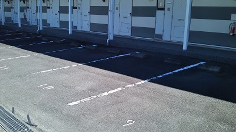 レオパレスパディーＬ 駐車場