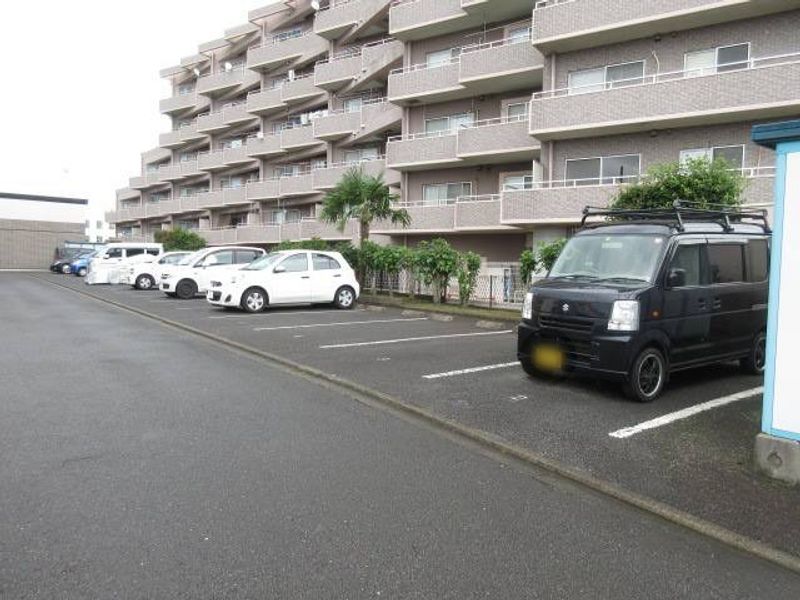 レオパレスサンブリッジⅣ 駐車場