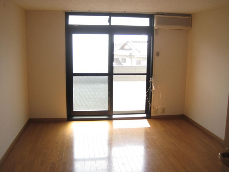 レオパレスタカダ 居間