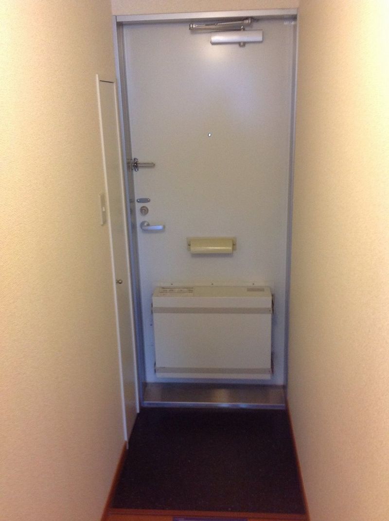 レオパレスウエスト　タウン 玄関
