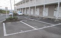 レオパレス天神原 駐車場