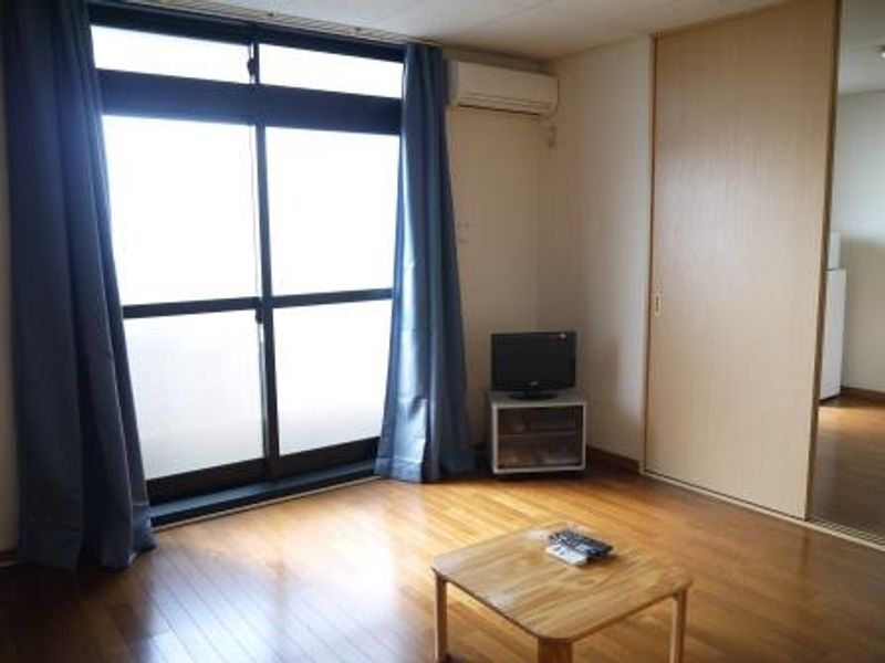 レオパレス和ノ内 居間