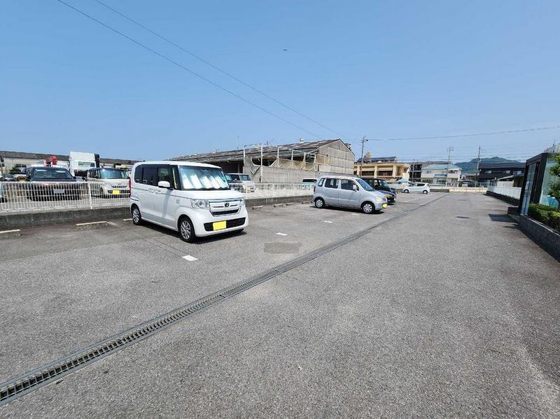 レオパレスエスポワール 駐車場
