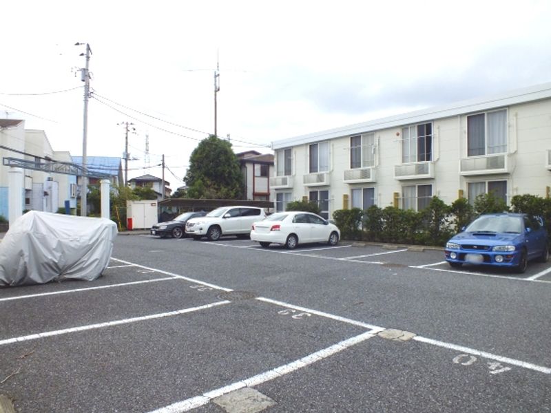 レオパレスシャトーＡ 駐車場
