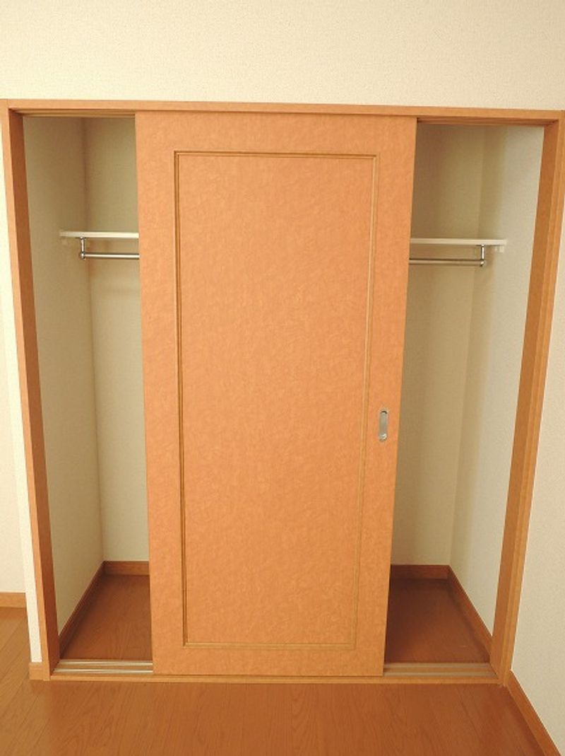 レオパレス南逆井 収納