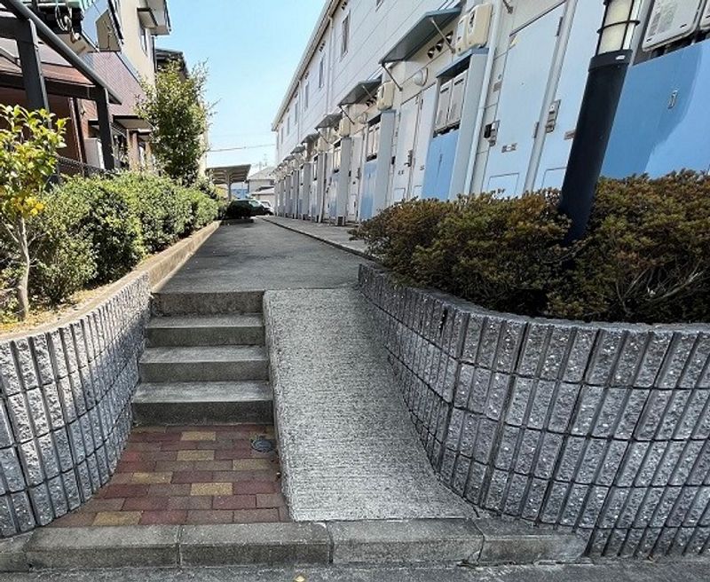レオパレスＩＮＯＨＡＲＡ エントランス
