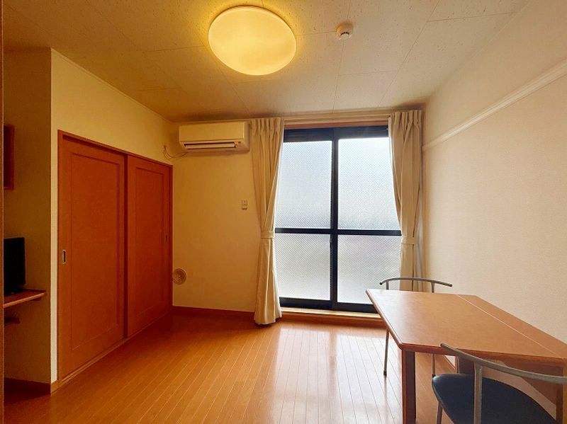 レオパレス若宮 居間