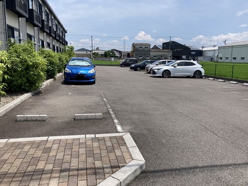 レオパレスＩｚｕｍｉ　Ⅰ 駐車場