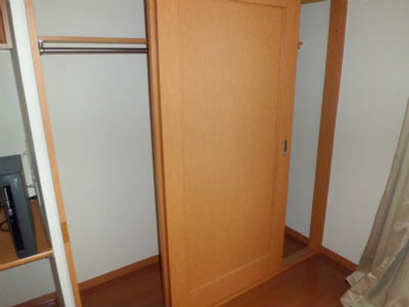 レオパレス愛宕 収納