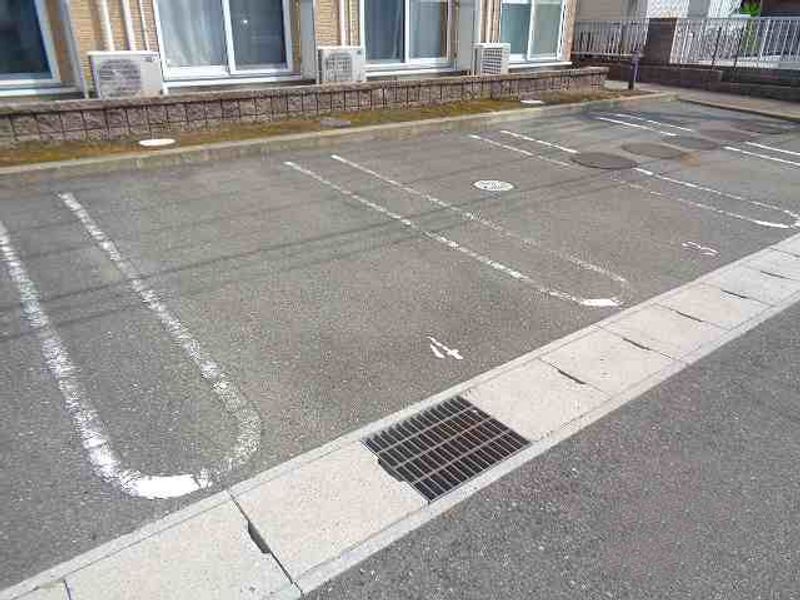 レオパレスグリーンキャッスル 駐車場