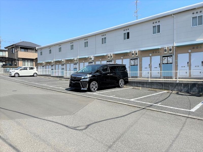 レオパレスグリーンタカタ 駐車場