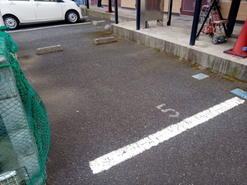 レオパレスルートワン今宿 駐車場