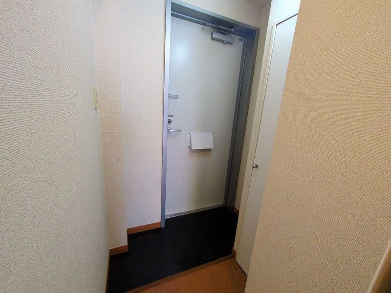 レオパレスサンガーデン 玄関