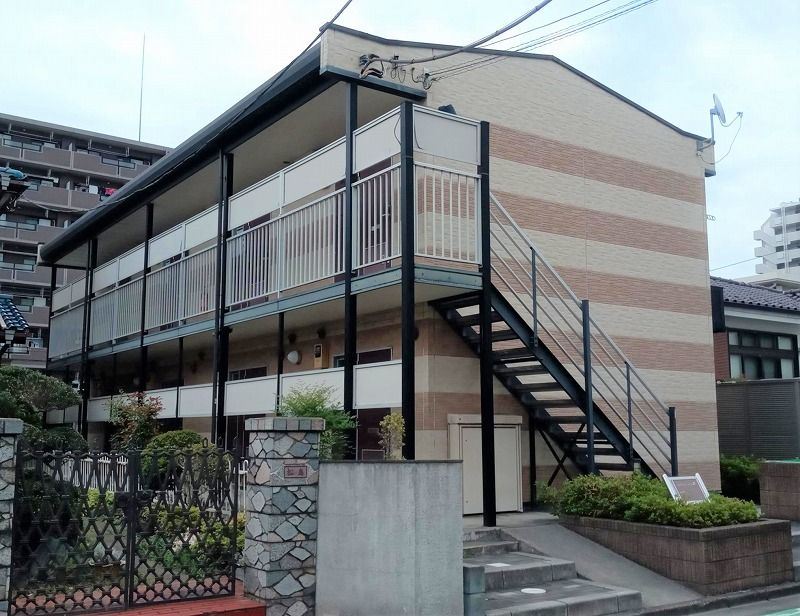 レオパレスラ　メゾン三郷 外観