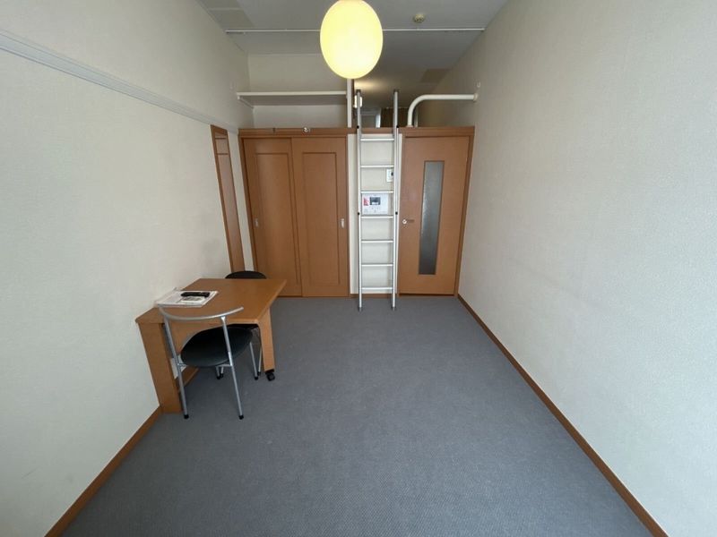 レオパレスクレスト 居間