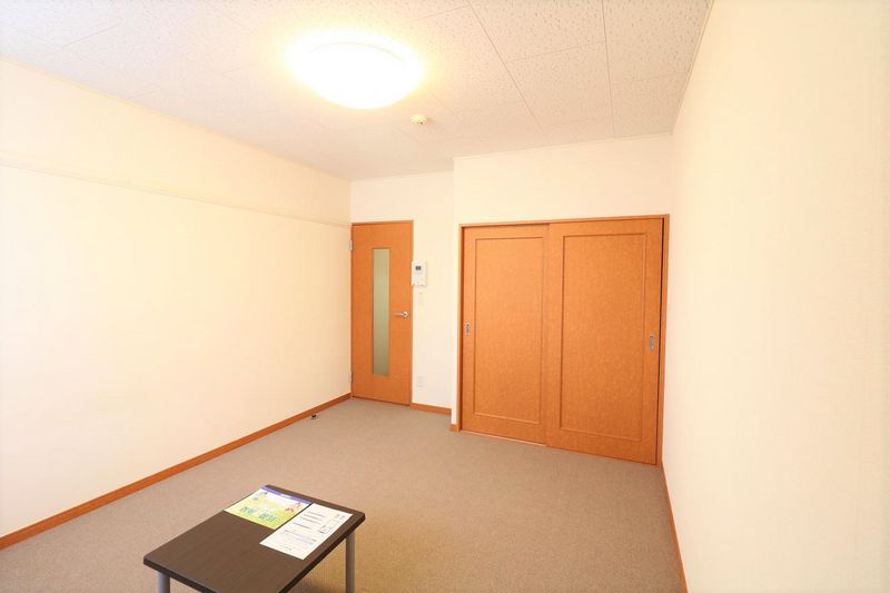 レオパレス平野 居間