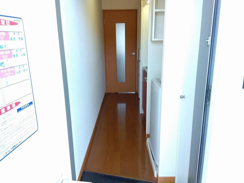 レオパレスルートイレブン 玄関