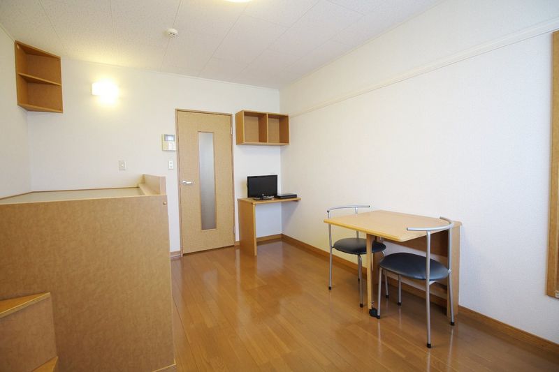 レオパレスＭＭＳ美 居間