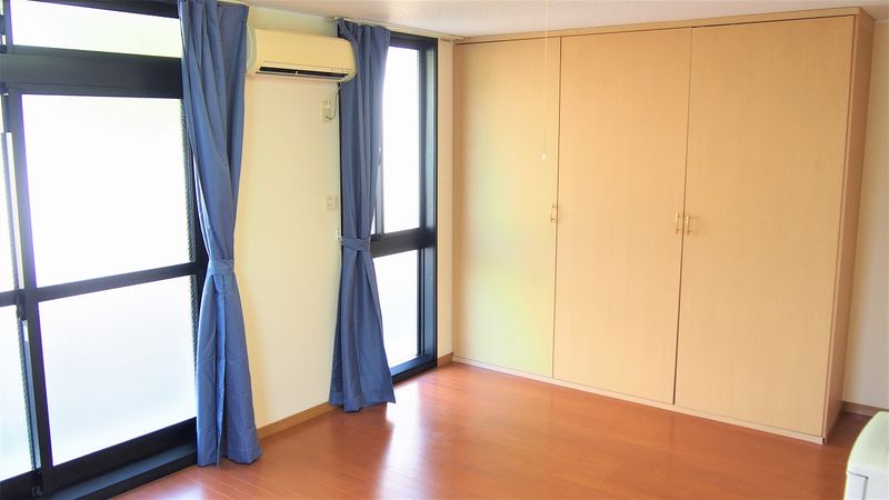 レオパレスＫＯＩＺＵＭＩ−Ⅰ 居間