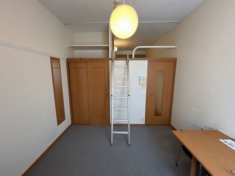 レオパレス光の杜 居間