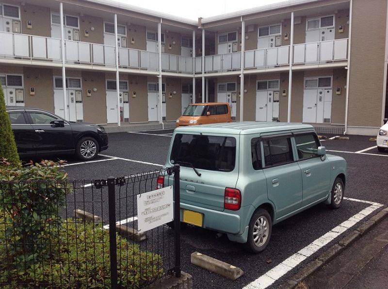 レオパレスサニーサイドＬ 駐車場