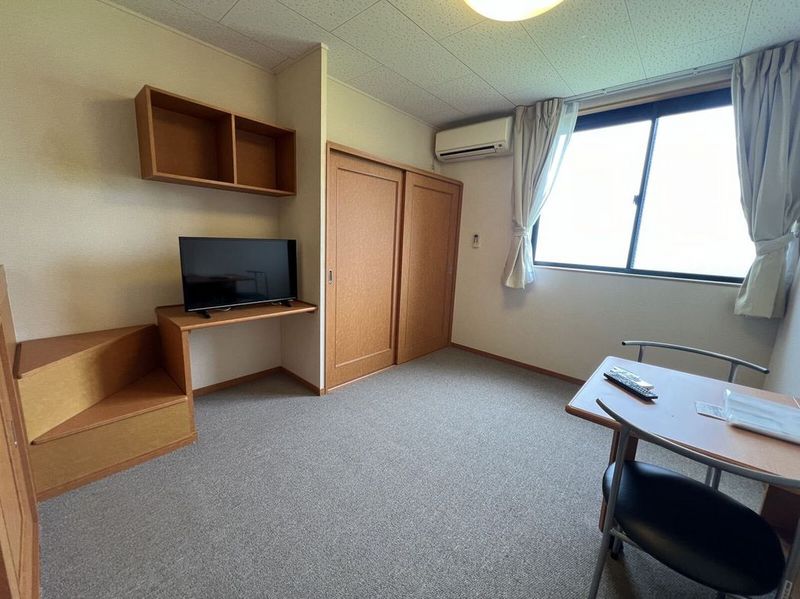 レオパレスクレシア 居間