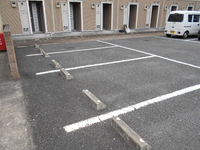 レオネクストコクメイハイツＴ 駐車場