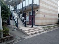 レオパレス鳩ヶ谷本町Ⅱ エントランス