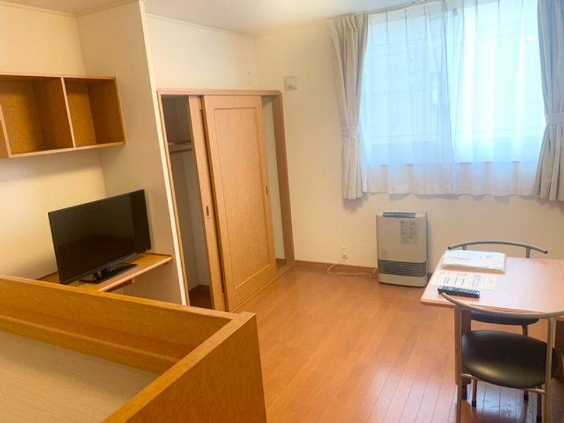 レオパレスバンフィー 居間