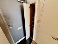 レオパレス赤砂 玄関
