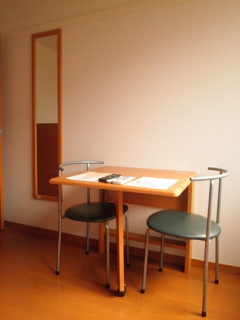 レオパレス泉 居間