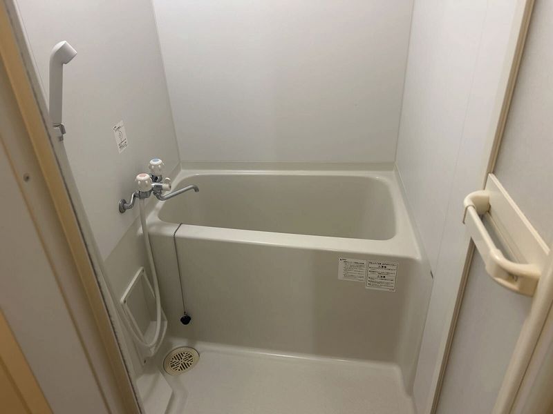 LEONEXT Falcon 21 Bathroom
