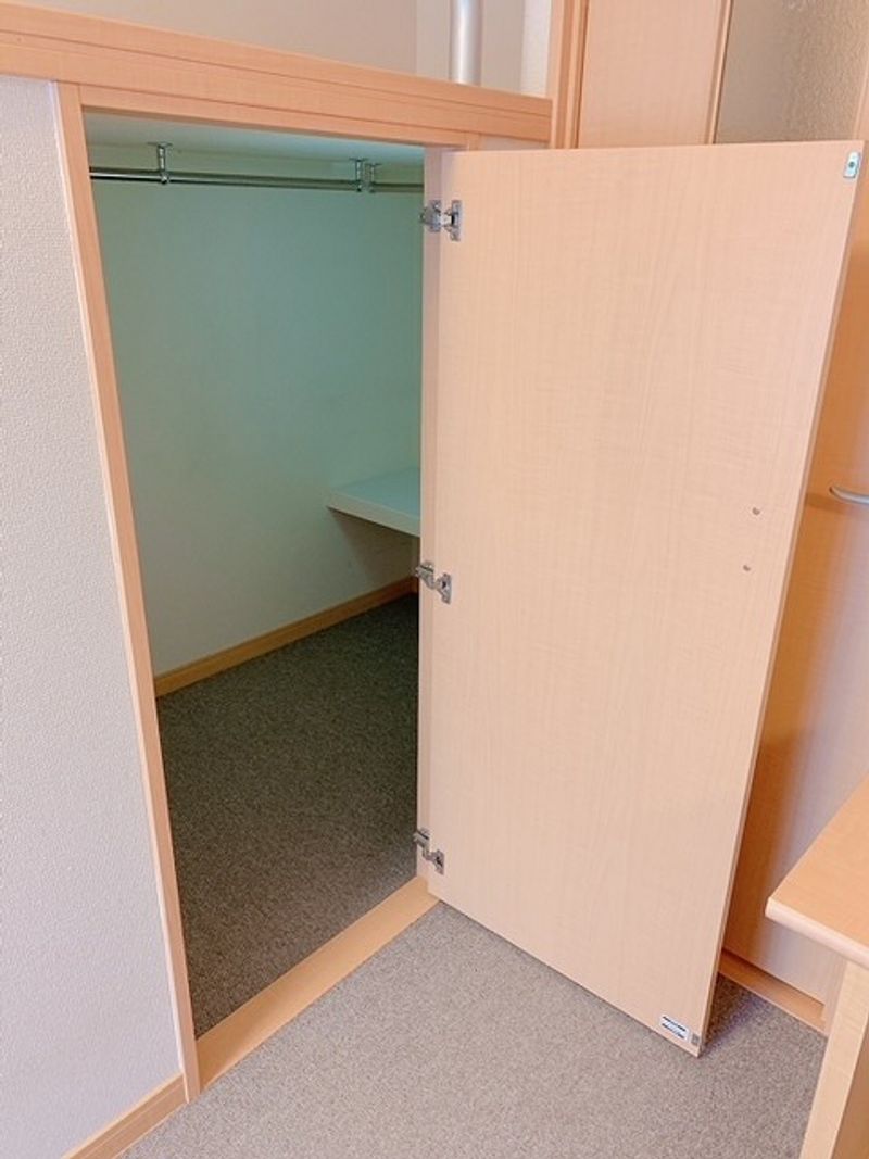 レオパレスシャンブル小林 収納