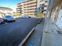 レオパレススリムガーデン 駐車場