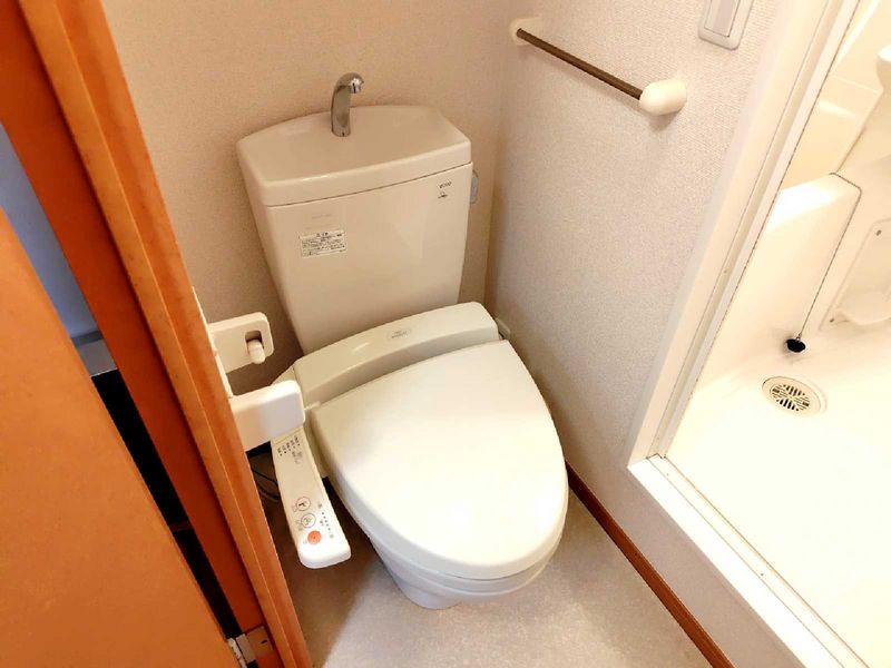 leopalace Riverside Court Toilet