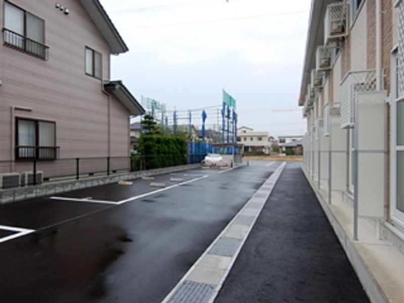 レオパレスベガ 駐車場