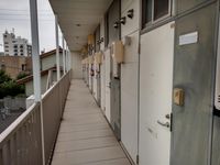 レオパレスパークハイム 玄関