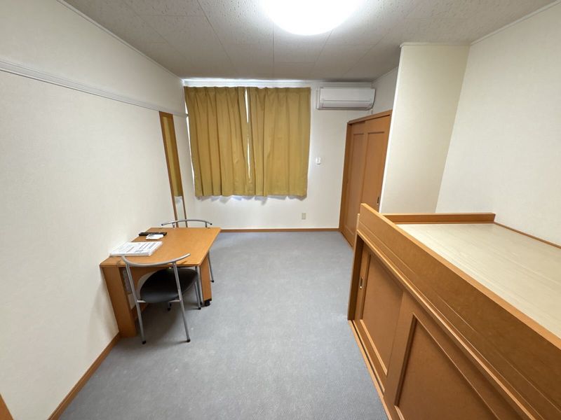 レオパレス三丁田 居間