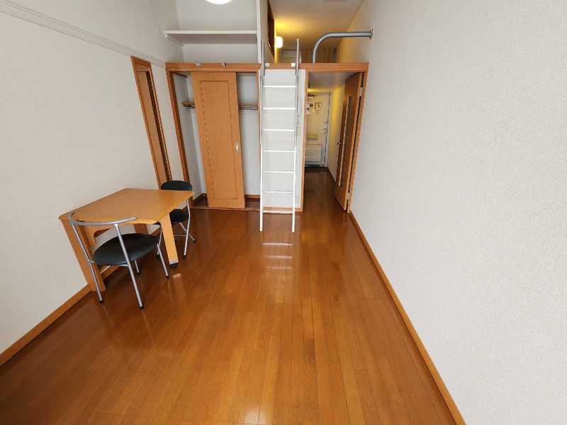 レオパレスアークＫ　Ｔ 居間