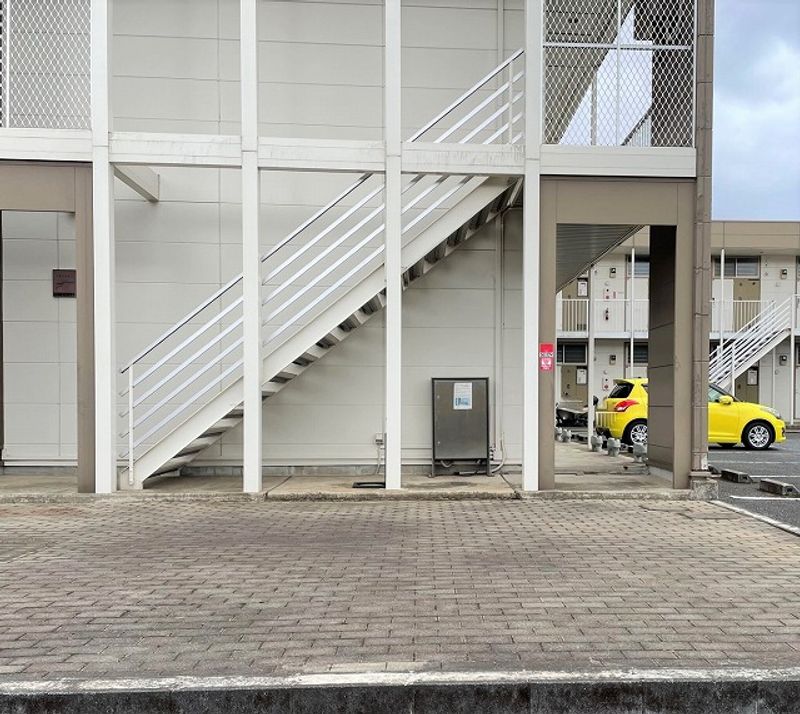 レオパレスみどり野Ｂ館 エントランス