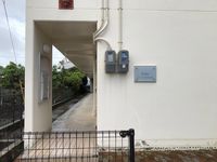 レオパレスかりゆし エントランス