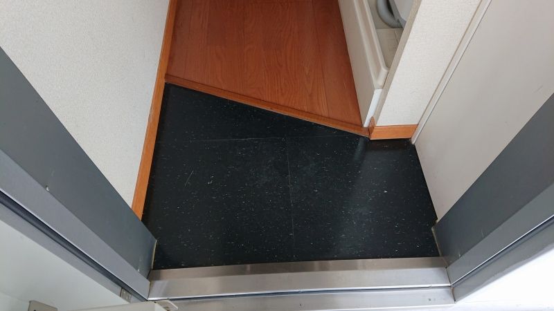 レオパレス瑞光 玄関