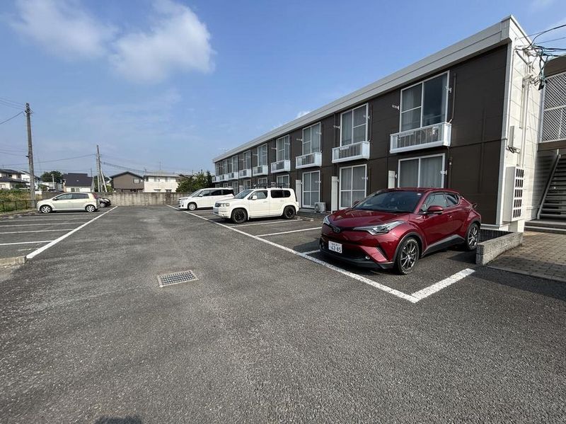 レオパレスコンフォール 駐車場