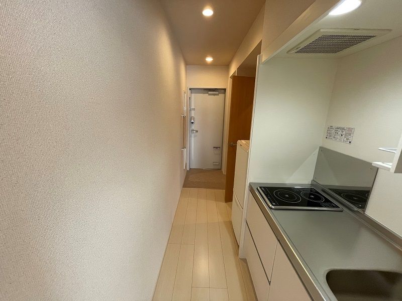 CLEINO MAKI Lối vào