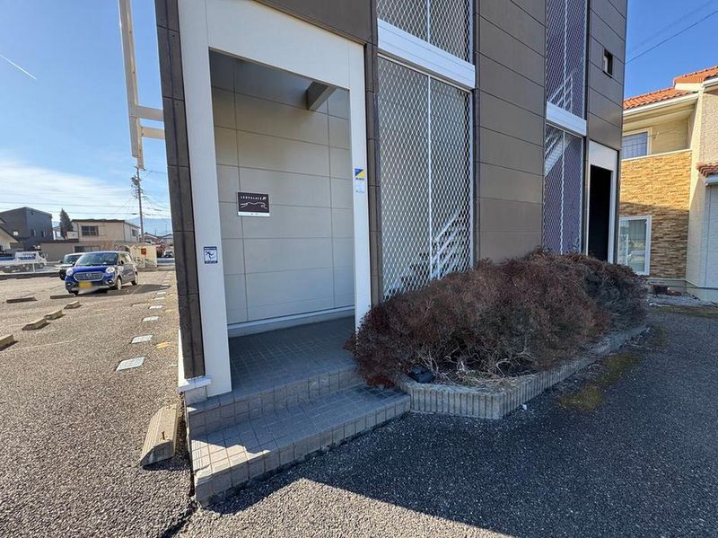 レオパレス辰野 エントランス