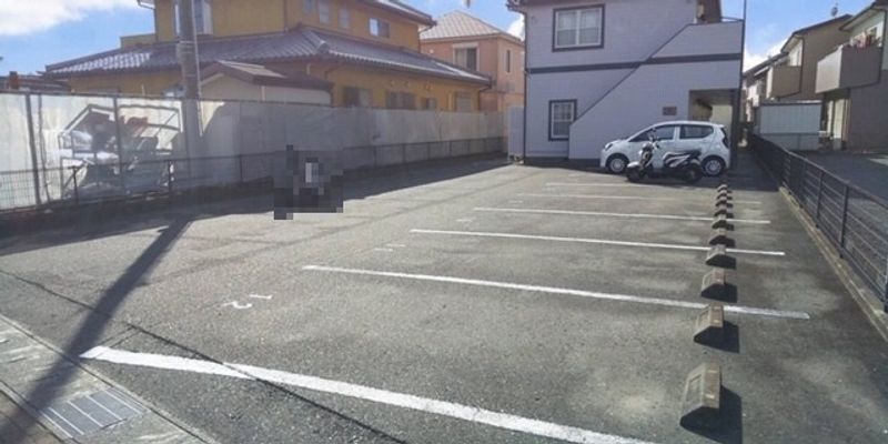レオパレスシャルム 駐車場