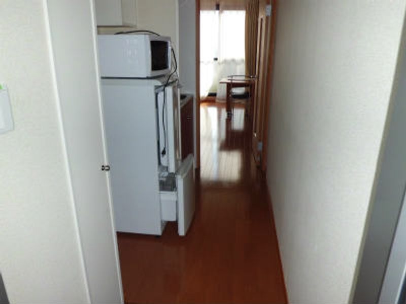 レオパレスナインティーン 玄関