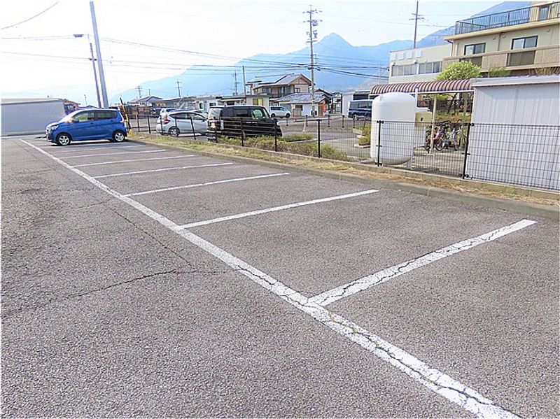 レオパレスＳＵＭＩＹＯＳＨＩ 駐車場