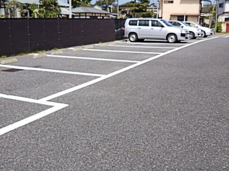 レオネクスト本城第一 駐車場
