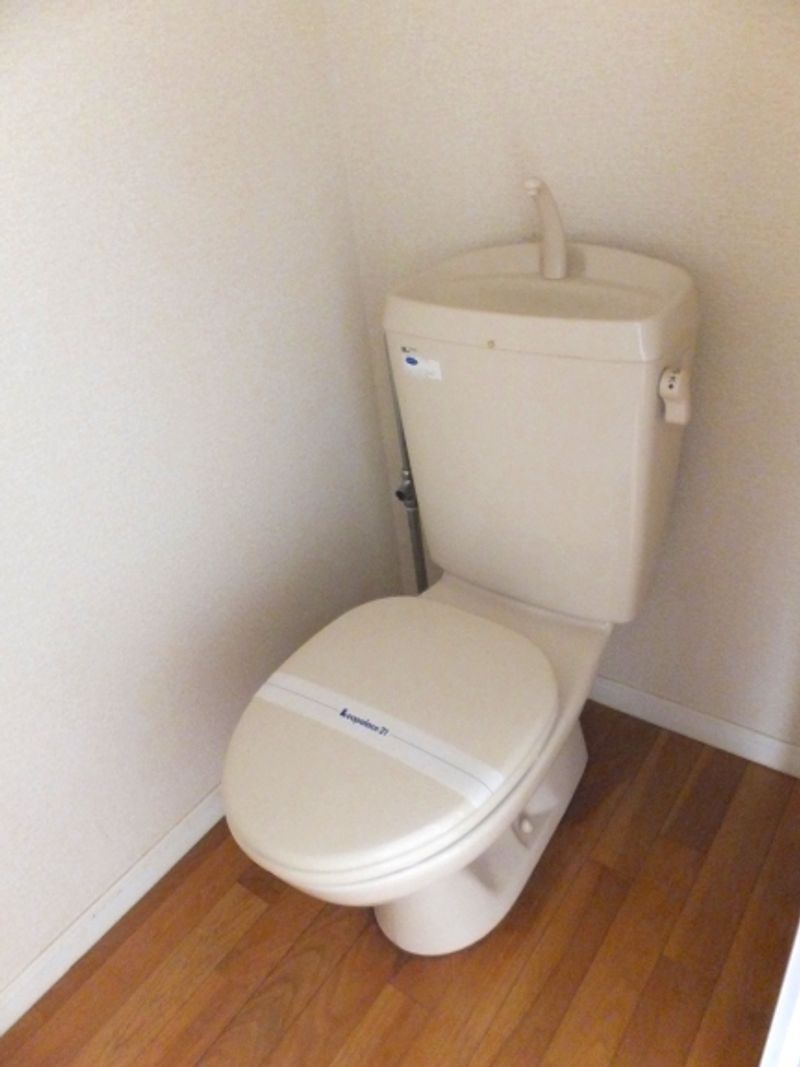 leopalace Lal Toilet